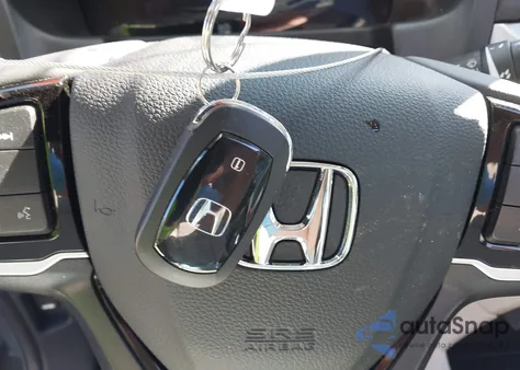 2025 Honda Odyssey Touring z USA, uszkodzony, nr VIN 5FNRL6H87SB051608